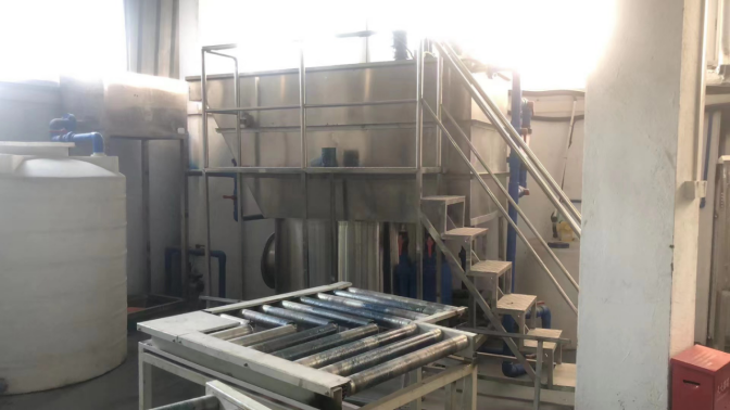 同舟共濟(jì)， 風(fēng)雨前行